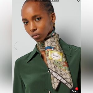 NWT AUTHENTIC GUCCI ANIMAL AND FLORAL PRINT SILK CARRÉ